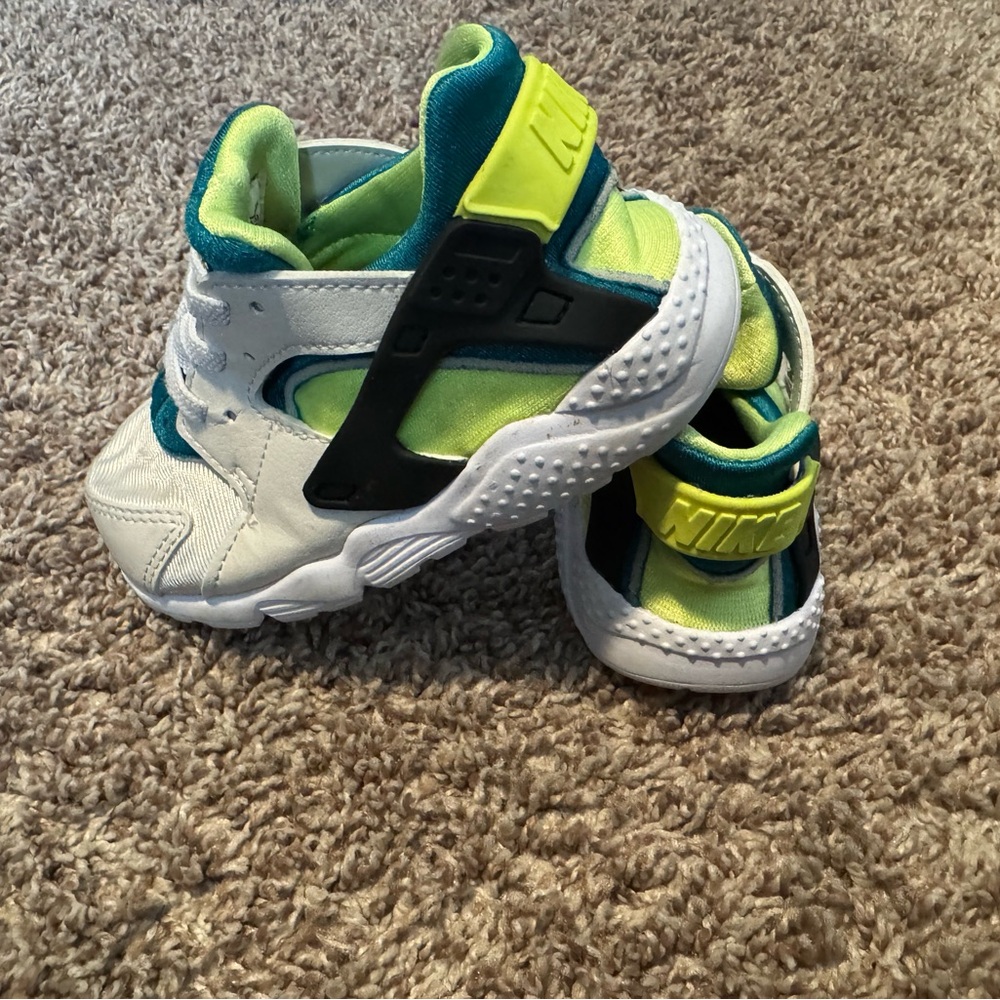 Nike Kids Shoes - White and Neon Green